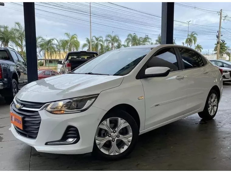 Chevrolet Onix Branco 14