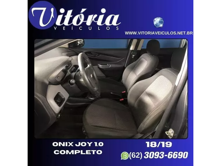 Chevrolet Onix Cinza 7