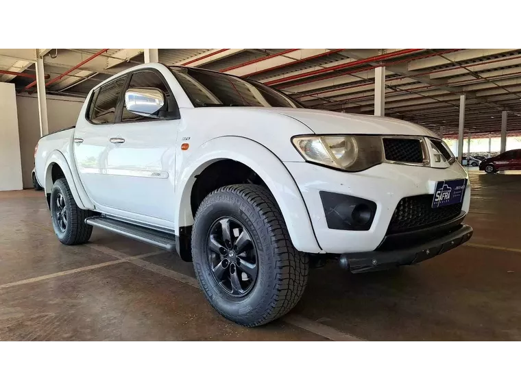 Mitsubishi L200 Triton Branco 1