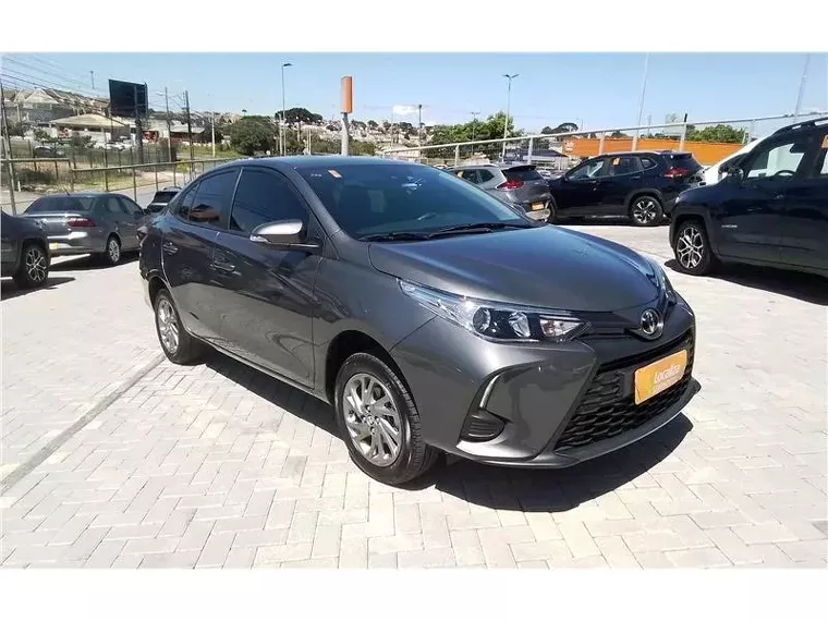 Toyota Yaris Cinza 14