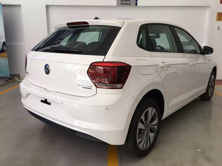 Volkswagen Polo Sedan Branco 6