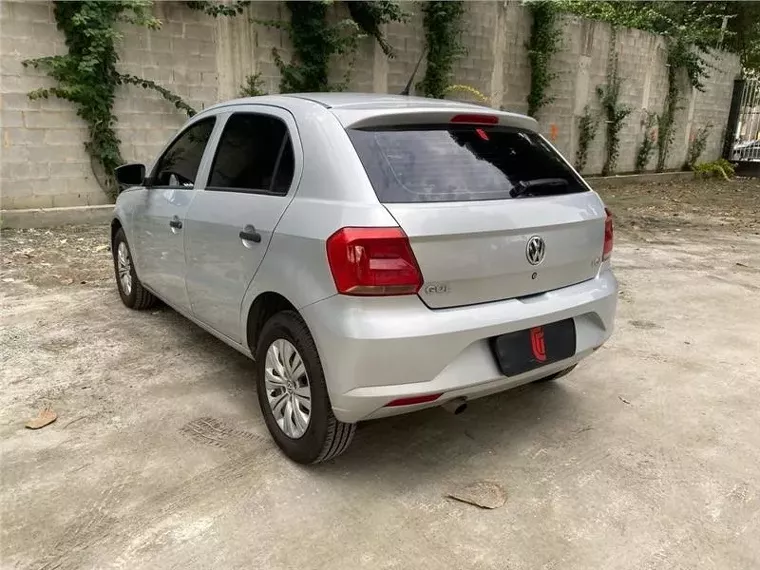 Volkswagen Gol Prata 1