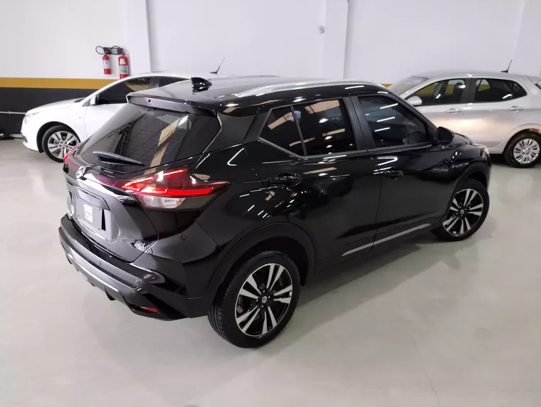 Nissan Kicks Preto 8