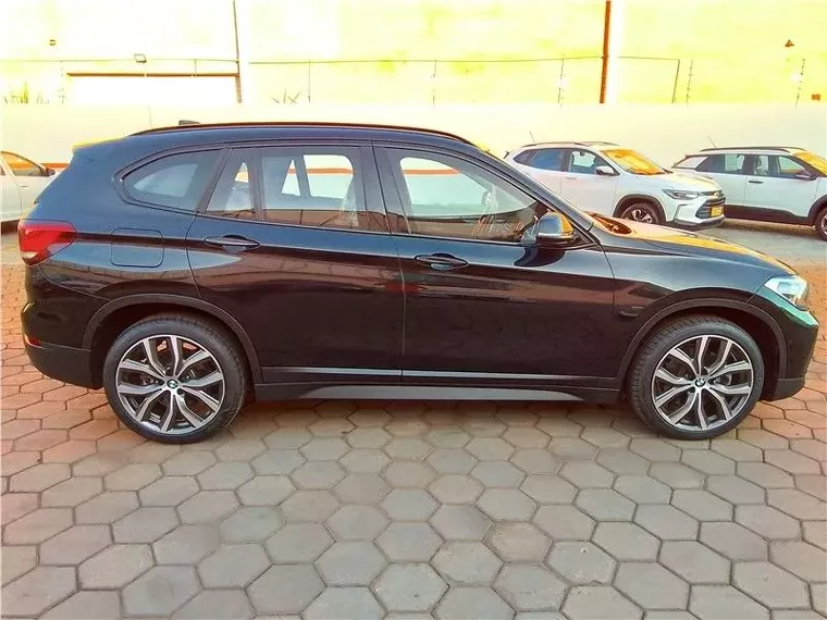 BMW X1 Preto 6