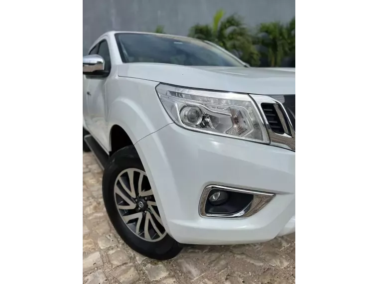 Nissan Frontier Branco 4