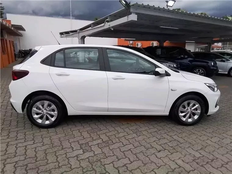 Chevrolet Onix Branco 8