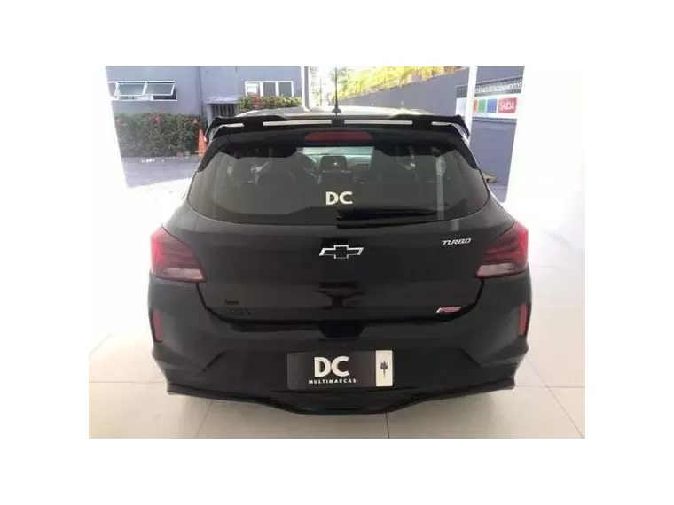 Chevrolet Onix Preto 7