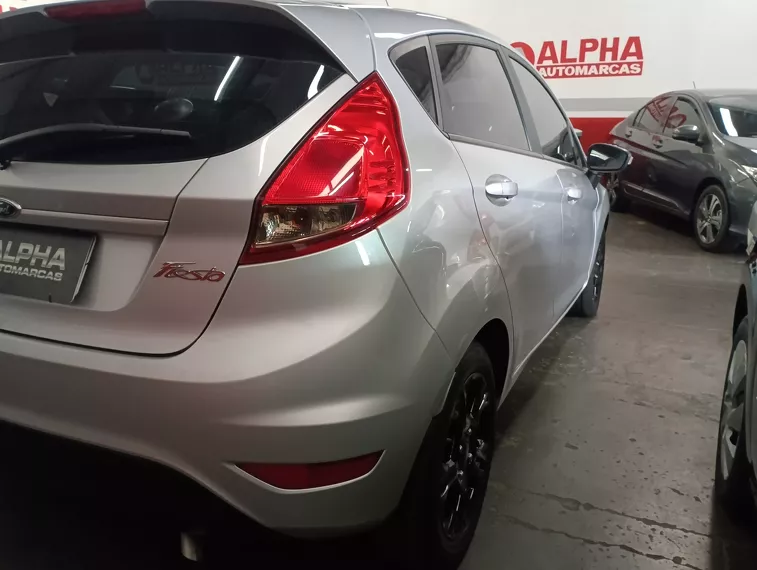 Ford Fiesta Preto 19