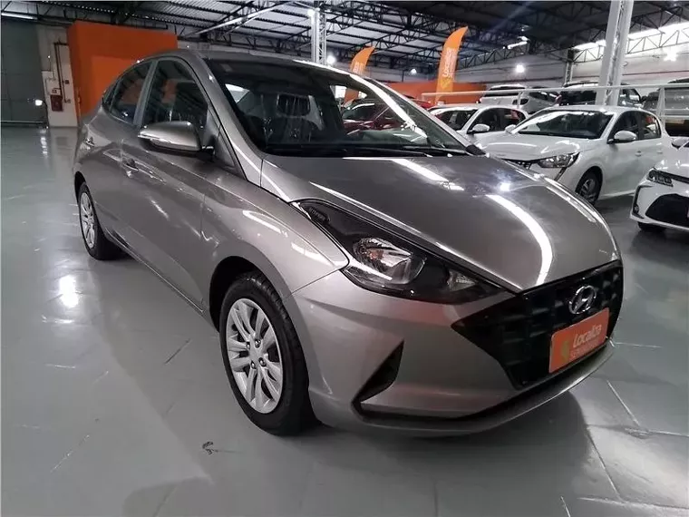 Hyundai HB20S Prata 11