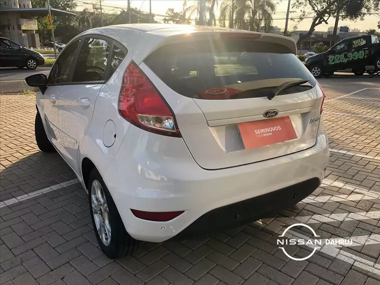 Ford Fiesta Branco 10