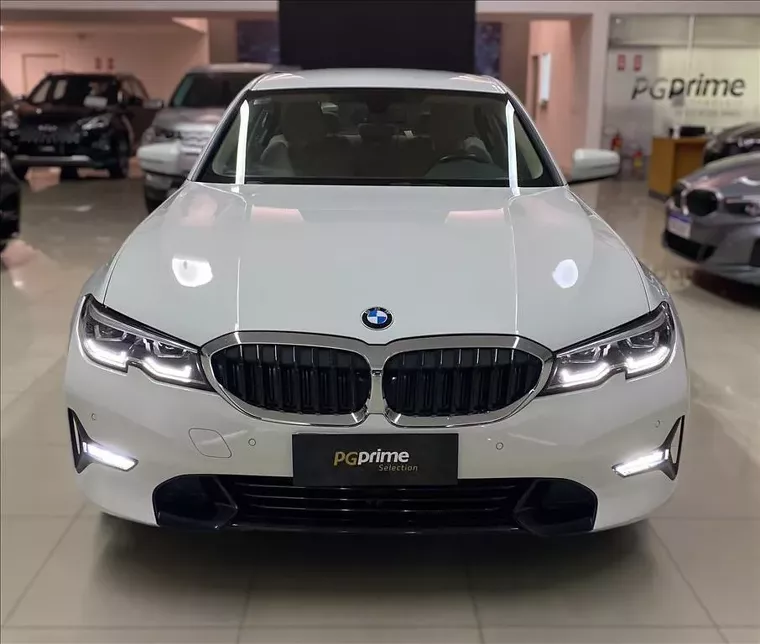 BMW 320i Branco 7