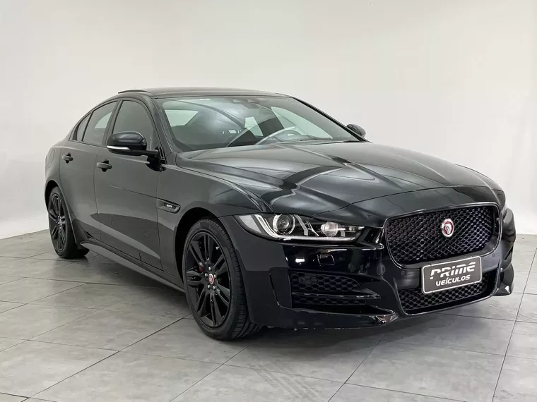 Jaguar XE Preto 1