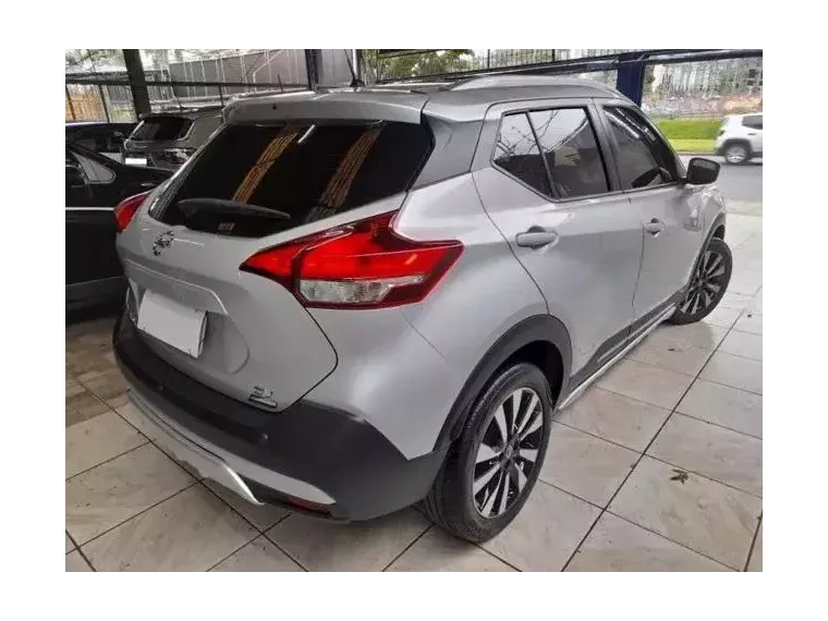 Nissan Kicks Prata 4