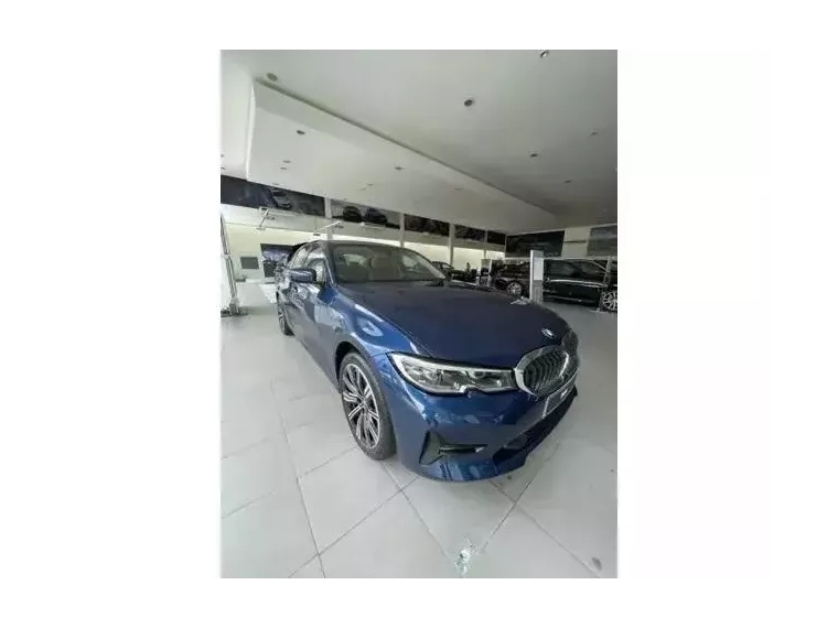 BMW 320i Azul 2