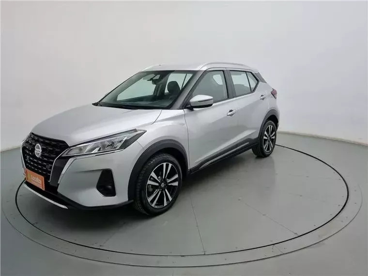 Nissan Kicks Prata 13