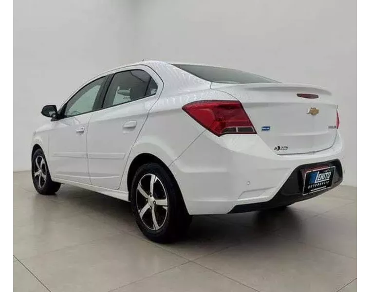 Chevrolet Prisma Branco 13