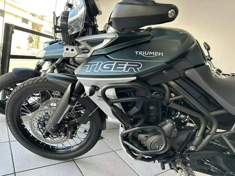 Triumph Tiger 800 Verde 5