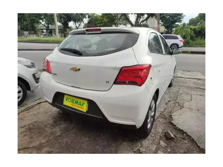 Chevrolet Onix Branco 2