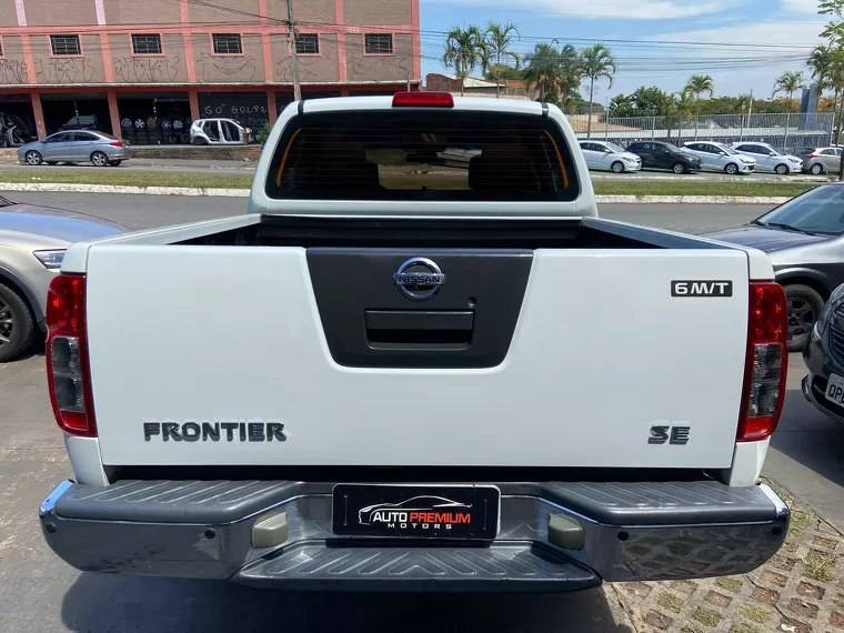 Nissan Frontier Branco 2