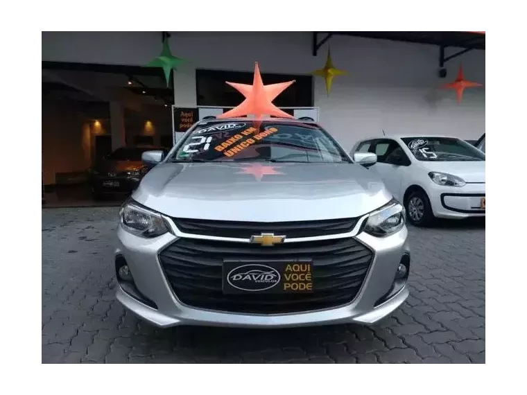 Chevrolet Onix Prata 7