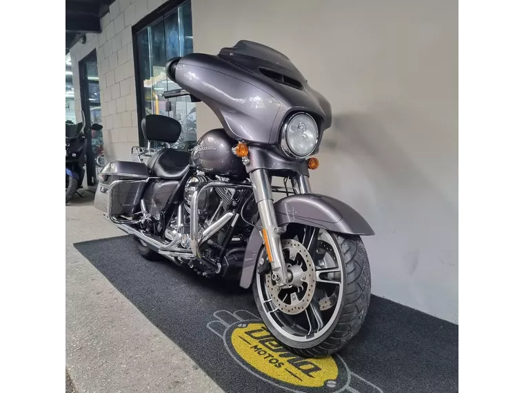 Harley-Davidson Street Glide Cinza 2