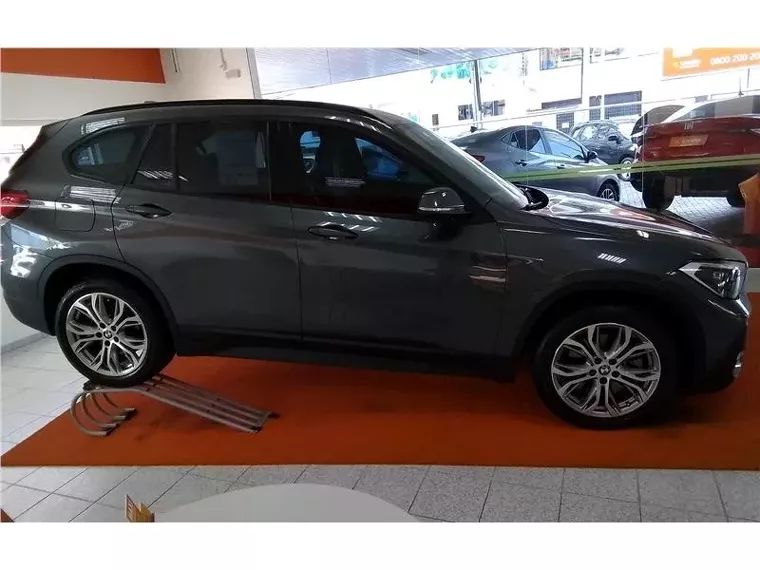 BMW X1 Cinza 1