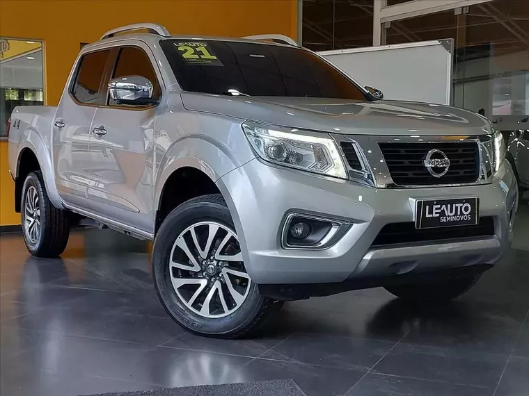 Nissan Frontier Prata 2