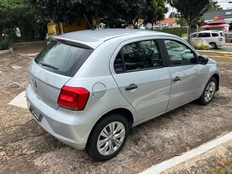 Volkswagen Gol Prata 8