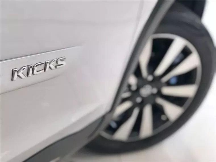 Nissan Kicks Prata 7