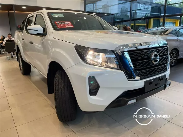 Nissan Frontier Branco 4