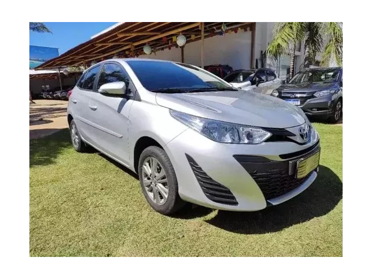 Toyota Yaris Prata 1