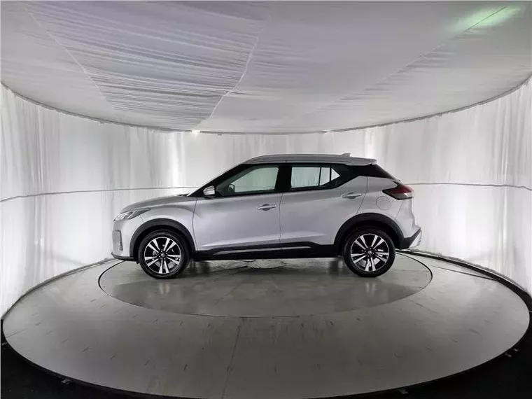 Nissan Kicks Prata 5