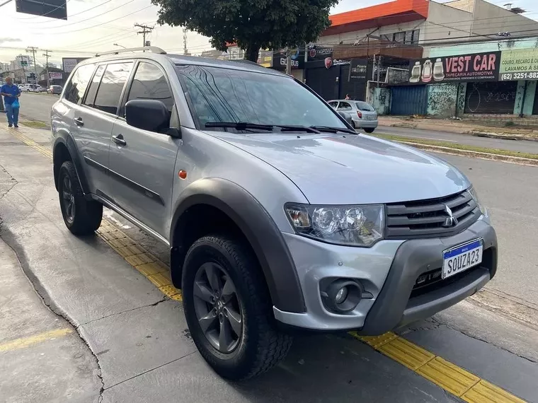 Mitsubishi Pajero Prata 5