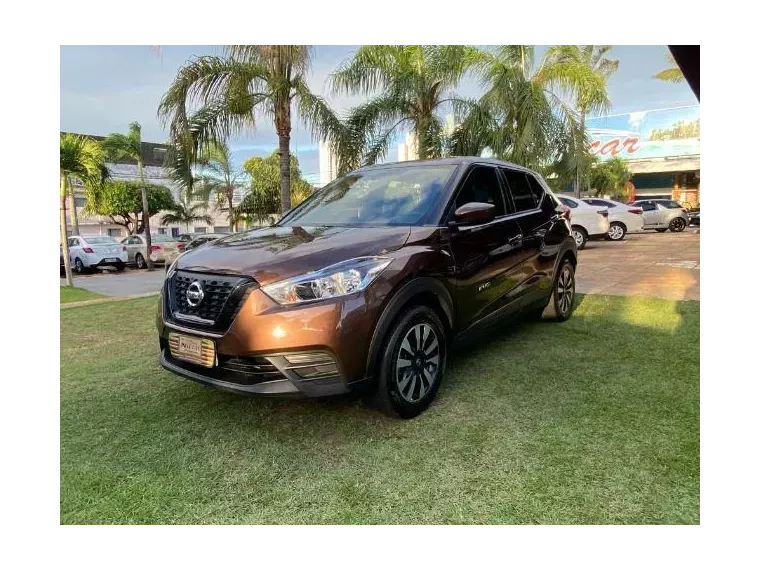 Nissan Kicks Marrom 8