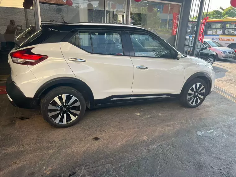 Nissan Kicks Branco 2