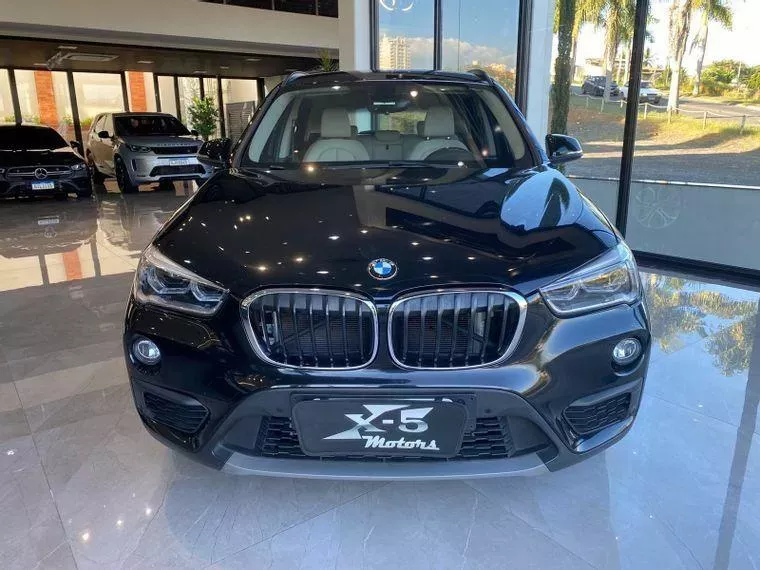 BMW X1 Preto 6