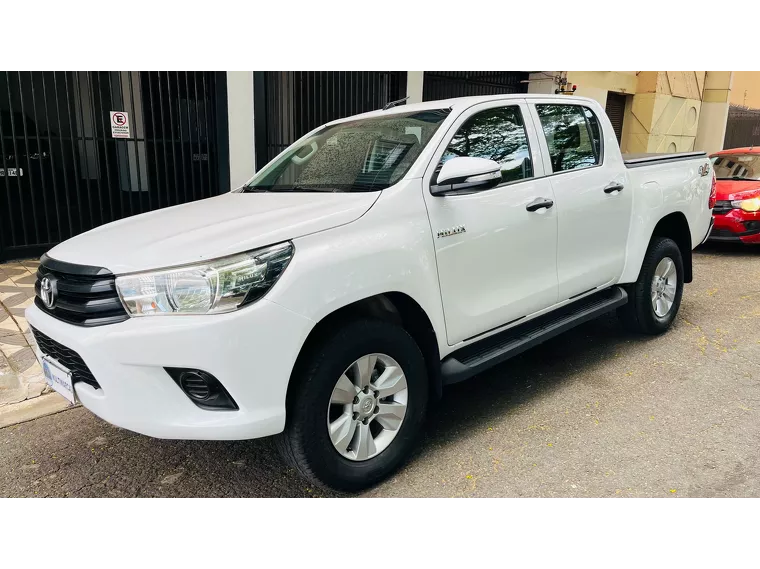 Toyota Hilux Branco 8