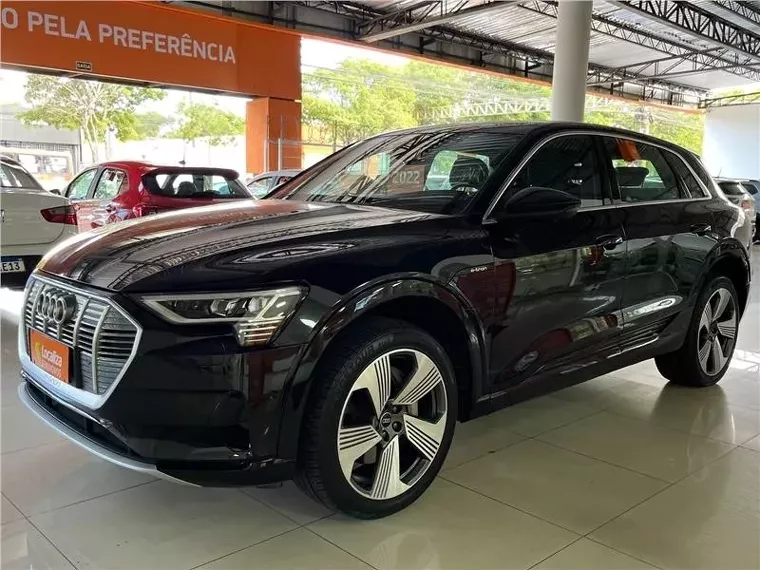 Audi E-tron Preto 4