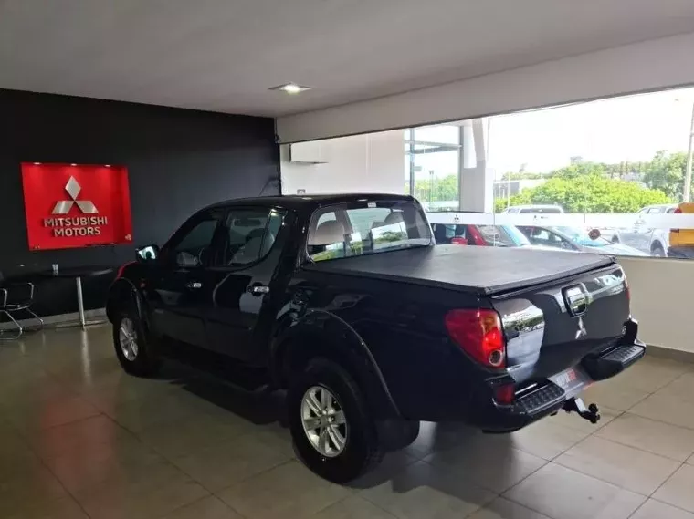 Mitsubishi L200 Triton Preto 5