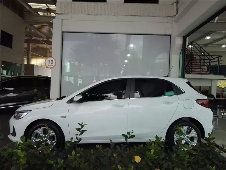 Chevrolet Onix Branco 7