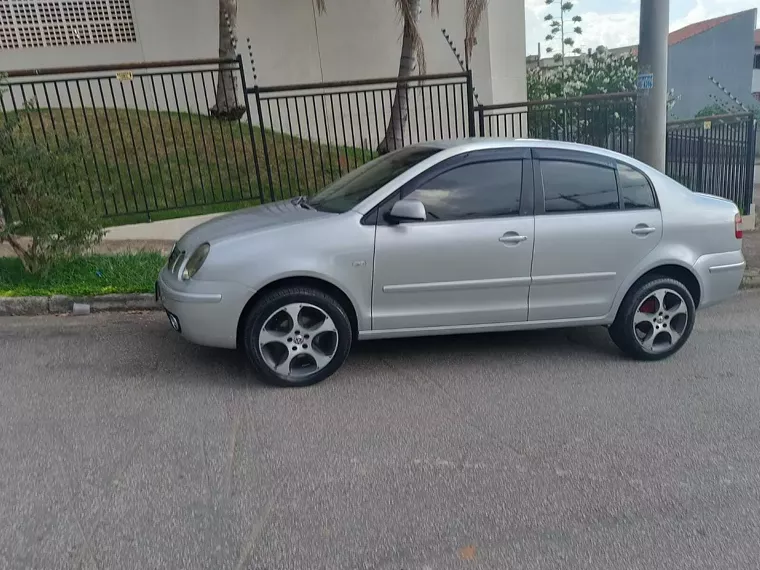 Volkswagen Polo Sedan Prata 19