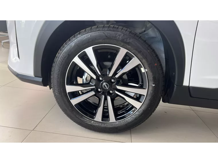 Nissan Kicks Branco 2