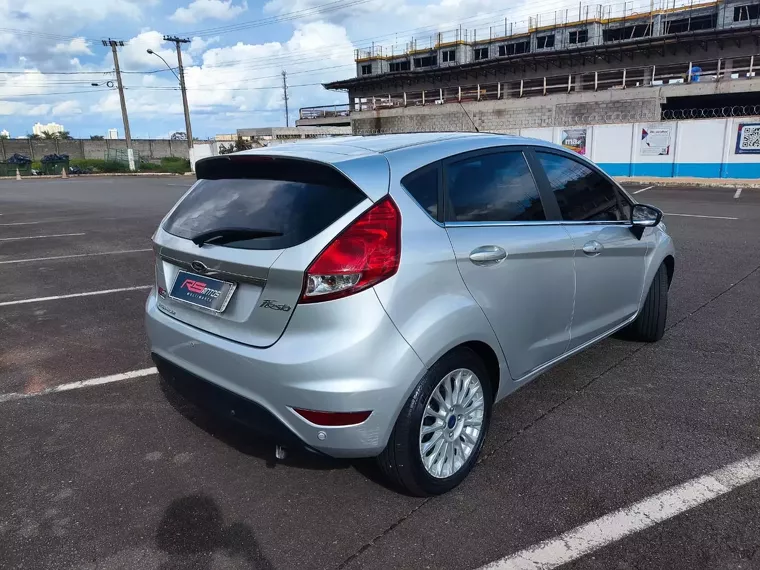 Ford Fiesta Prata 12