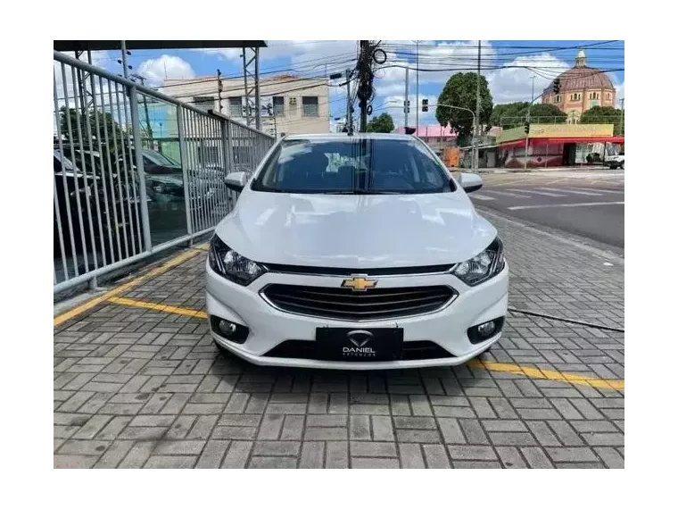 Chevrolet Onix Branco 9