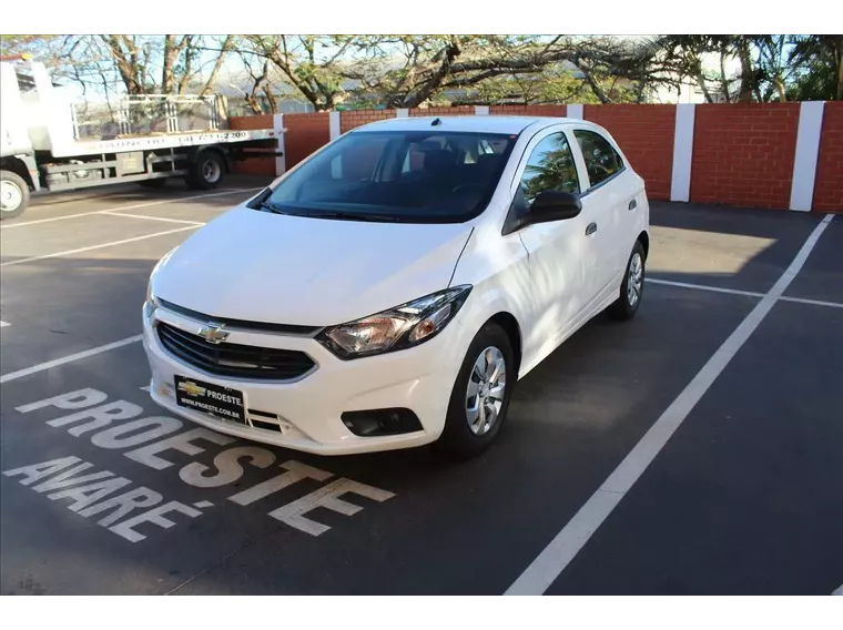 Chevrolet Onix Branco 1