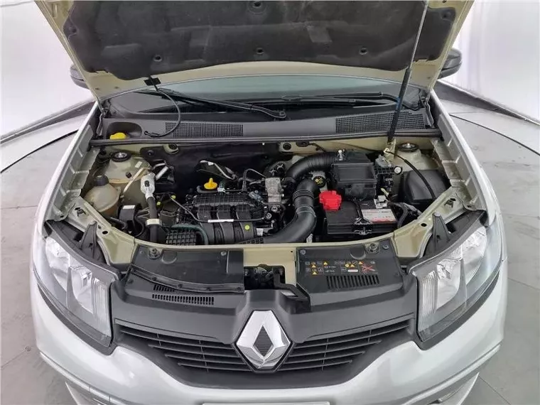 Renault Sandero Prata 16