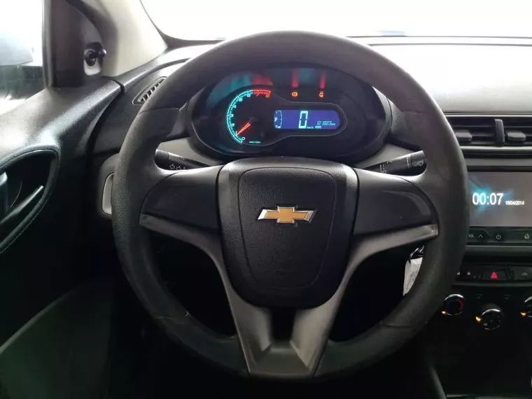 Chevrolet Onix Preto 10