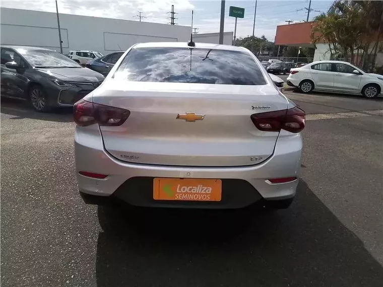 Chevrolet Onix Prata 1