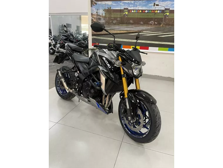 Suzuki GSX-S Preto 17