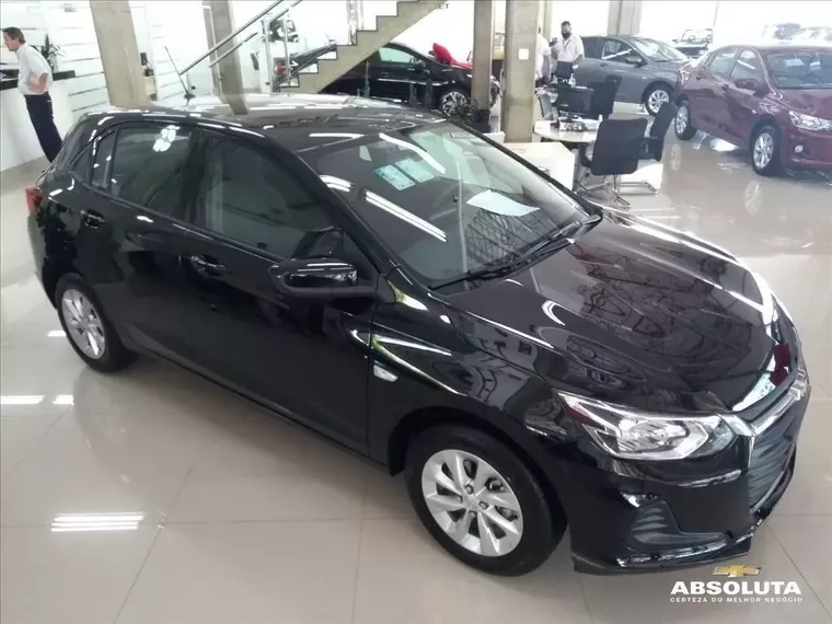 Chevrolet Onix Preto 6